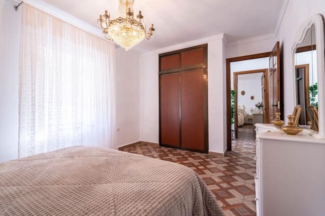 4 chambre Villa/Maison à vendre à El Garrobo avec garage - 325 000 € (Ref: 9634413)