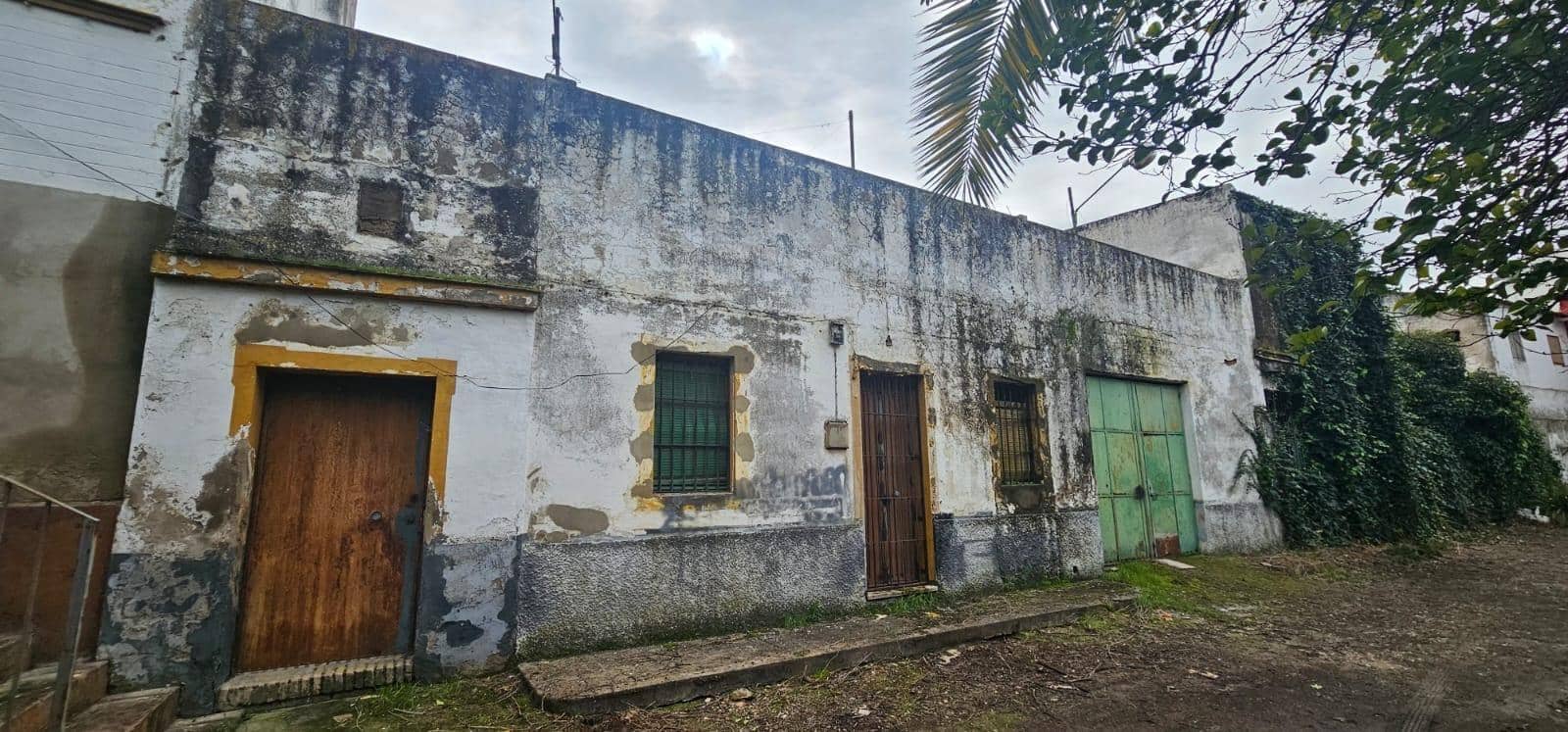 3 bedroom Terraced Villa for sale in La Algaba with garage - € 105,000 (Ref: 9720055)