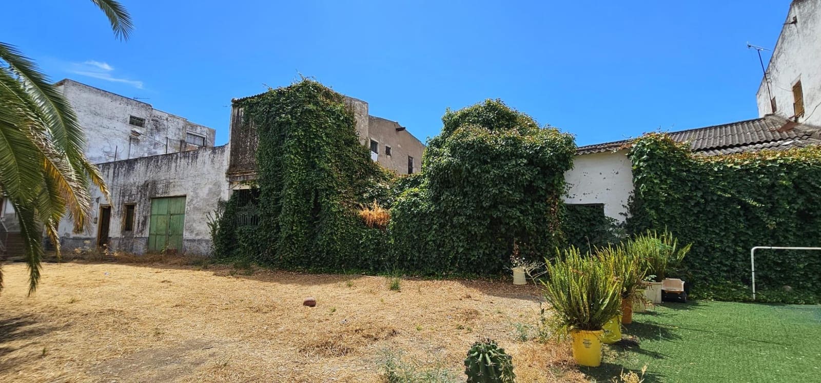 3 bedroom Terraced Villa for sale in La Algaba with garage - € 105,000 (Ref: 9720055)