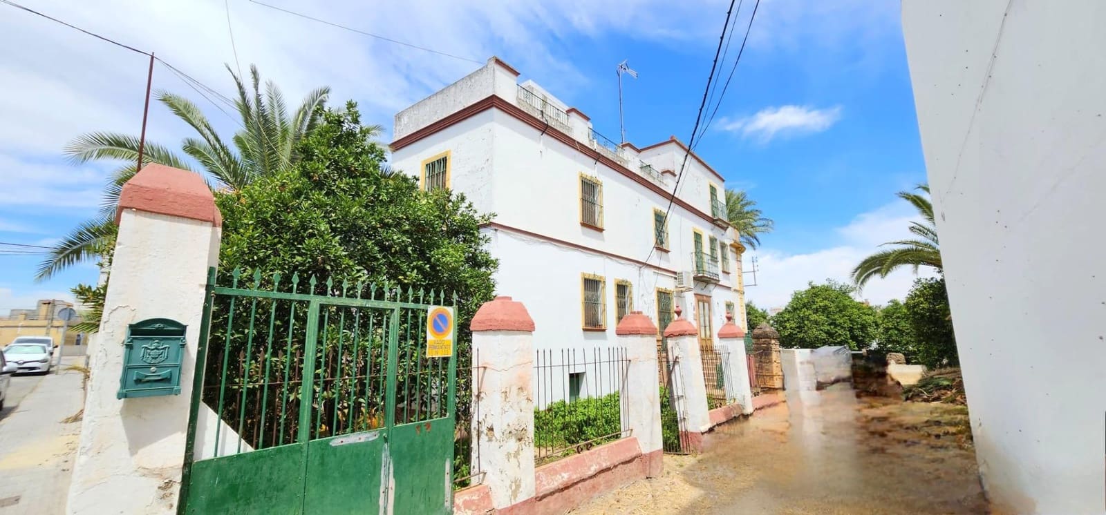 3 bedroom Terraced Villa for sale in La Algaba with garage - € 105,000 (Ref: 9720055)