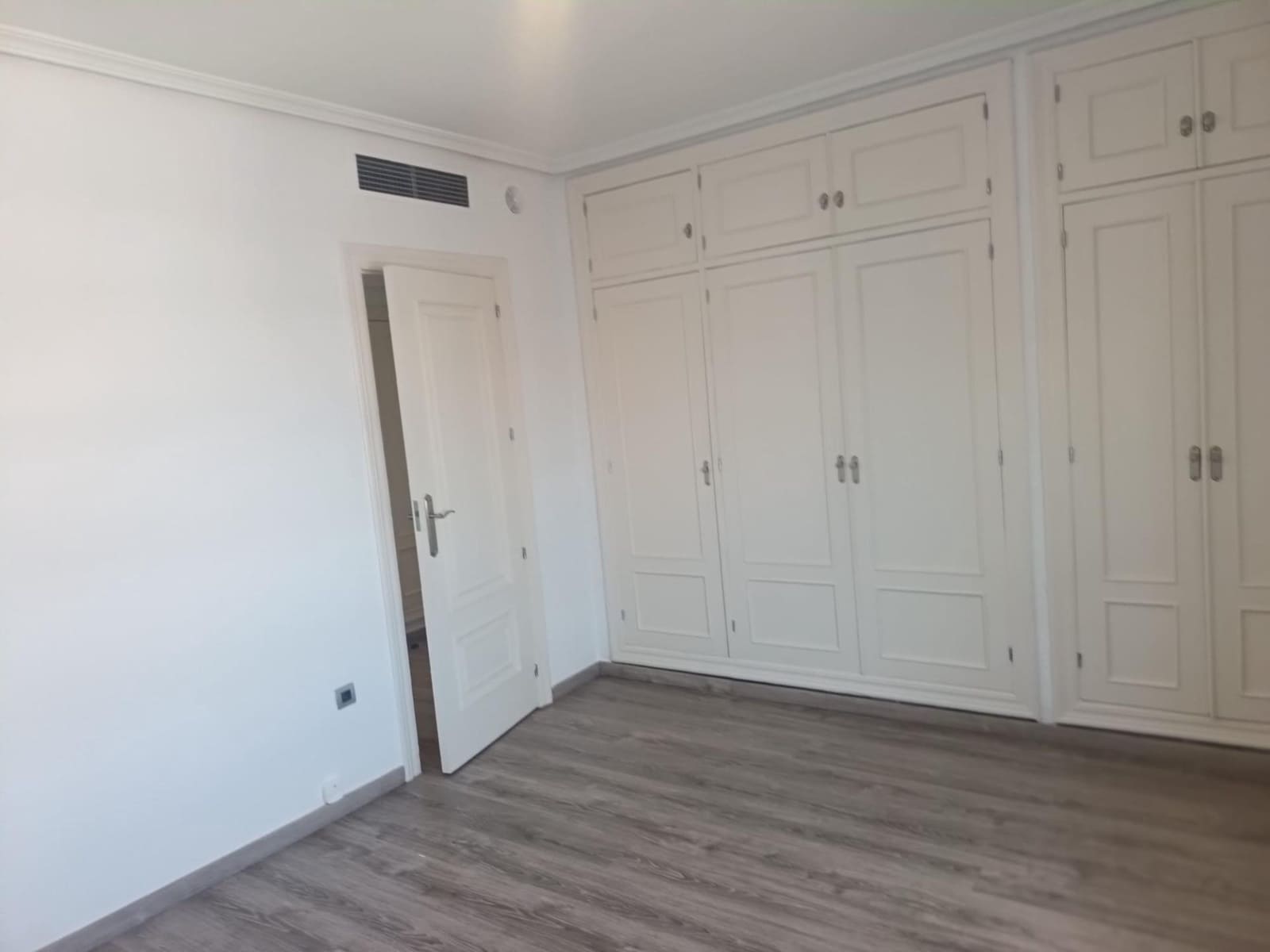 1 sovrum Lägenhet att hyra i Sevilla stad - 1 100 € (Ref: 9759074)