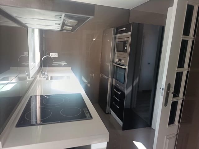 1 sovrum Lägenhet att hyra i Sevilla stad - 1 100 € (Ref: 9759074)