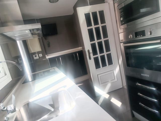 1 soverom Leilighet til leie i Sevilla by - € 1 100 (Ref: 9759074)