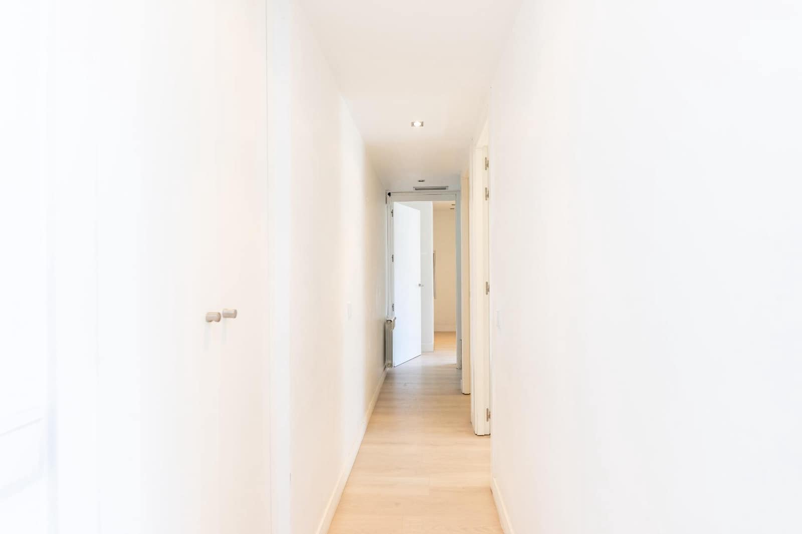 4 bedroom Penthouse for sale in Madrid city with pool garage - € 1,200,000 (Ref: 9784988)