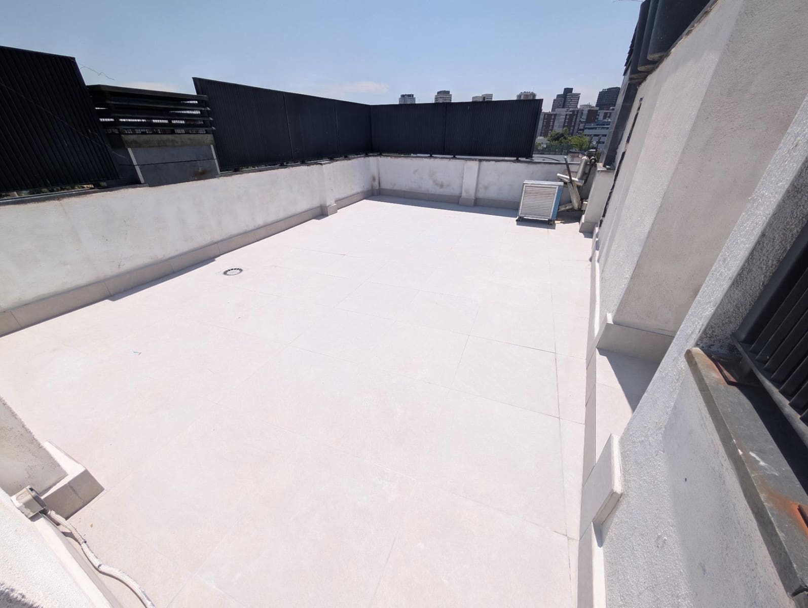 4 bedroom Penthouse for sale in Madrid city with pool garage - € 1,200,000 (Ref: 9784988)