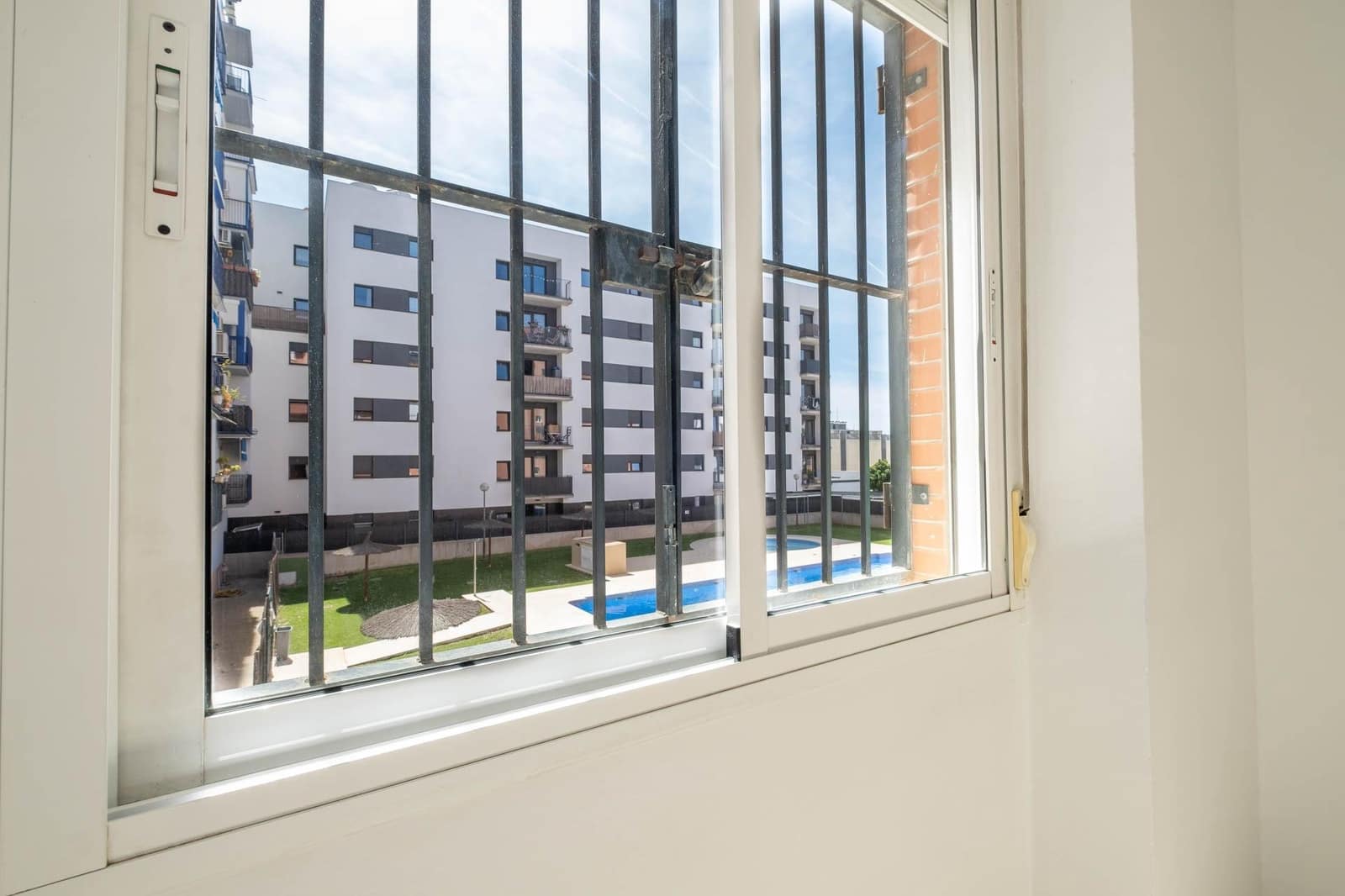 4 sypialnia Apartament na sprzedaż w Miasto Sewilla z basenem garażem - 343 000 € (Ref: 9788503)