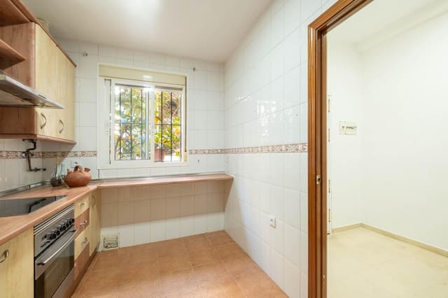 4 sypialnia Apartament na sprzedaż w Miasto Sewilla z basenem garażem - 343 000 € (Ref: 9788503)