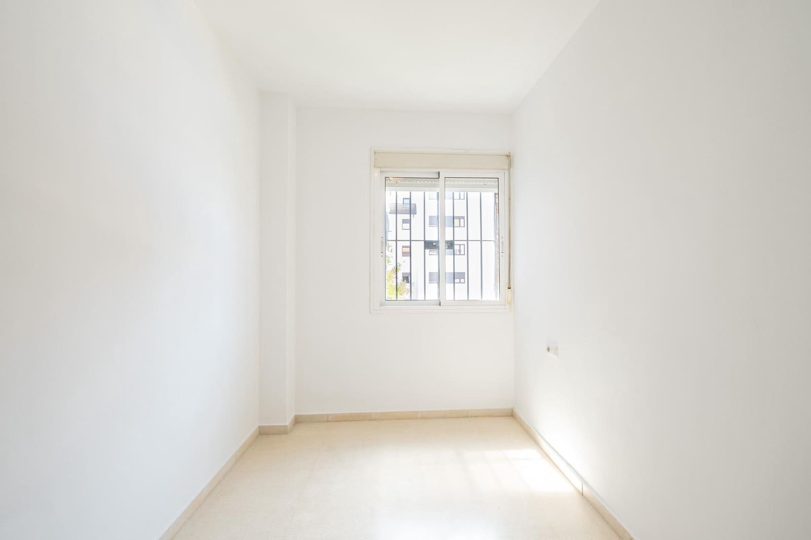 4 sypialnia Apartament na sprzedaż w Miasto Sewilla z basenem garażem - 343 000 € (Ref: 9788503)