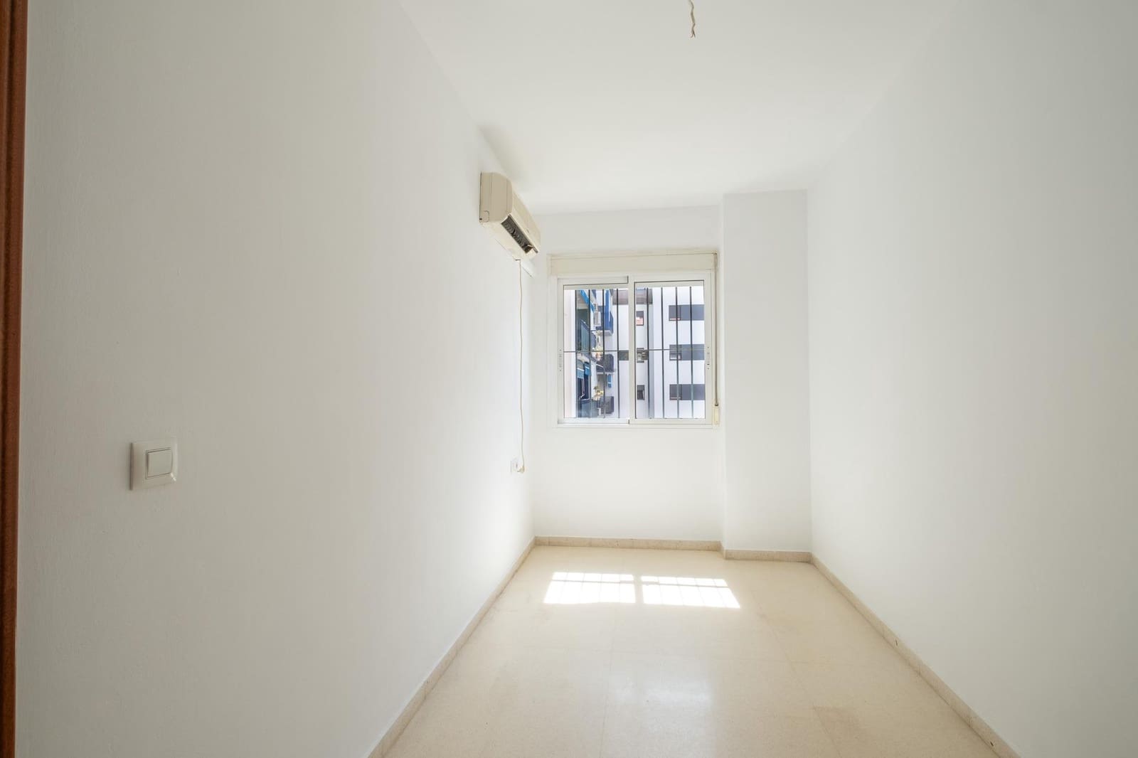 4 sypialnia Apartament na sprzedaż w Miasto Sewilla z basenem garażem - 343 000 € (Ref: 9788503)