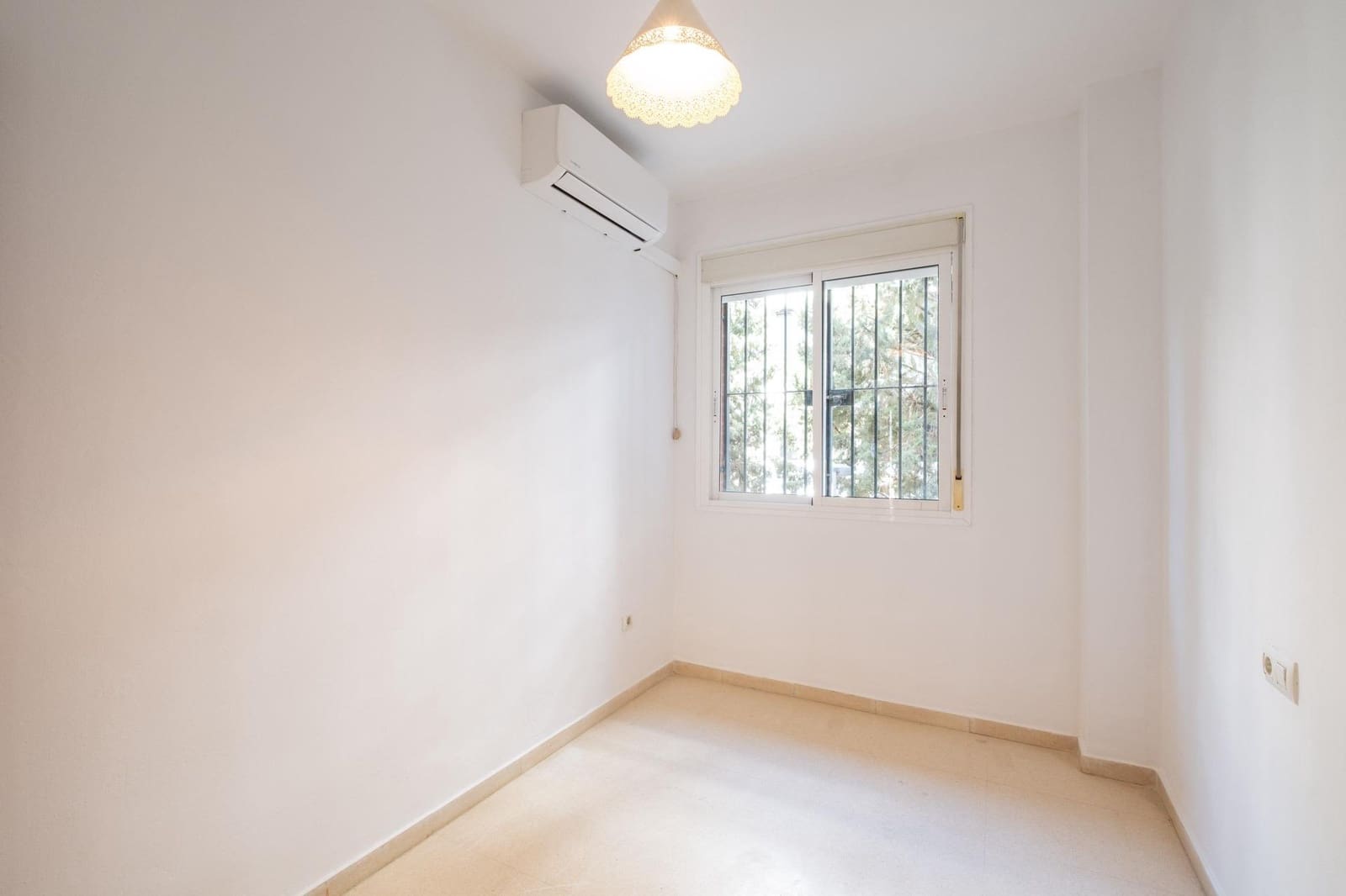 4 sypialnia Apartament na sprzedaż w Miasto Sewilla z basenem garażem - 343 000 € (Ref: 9788503)