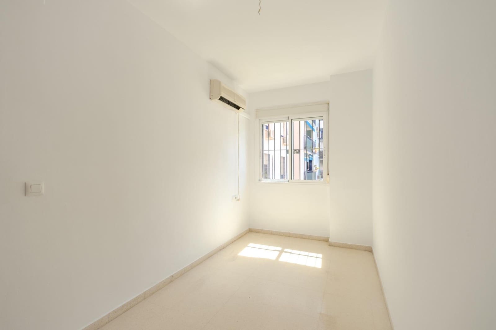 4 sypialnia Apartament na sprzedaż w Miasto Sewilla z basenem garażem - 343 000 € (Ref: 9788503)