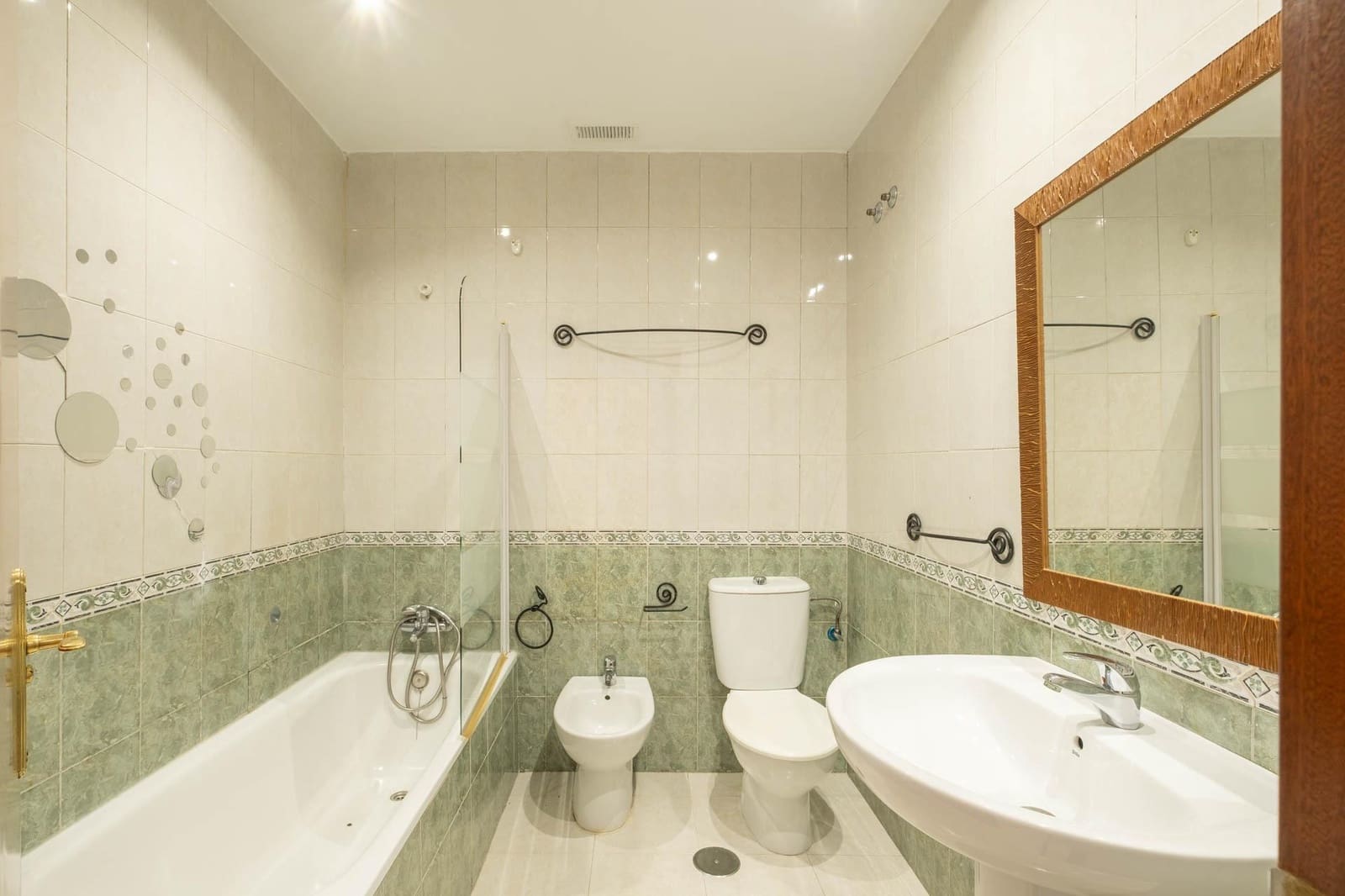 4 sypialnia Apartament na sprzedaż w Miasto Sewilla z basenem garażem - 343 000 € (Ref: 9788503)