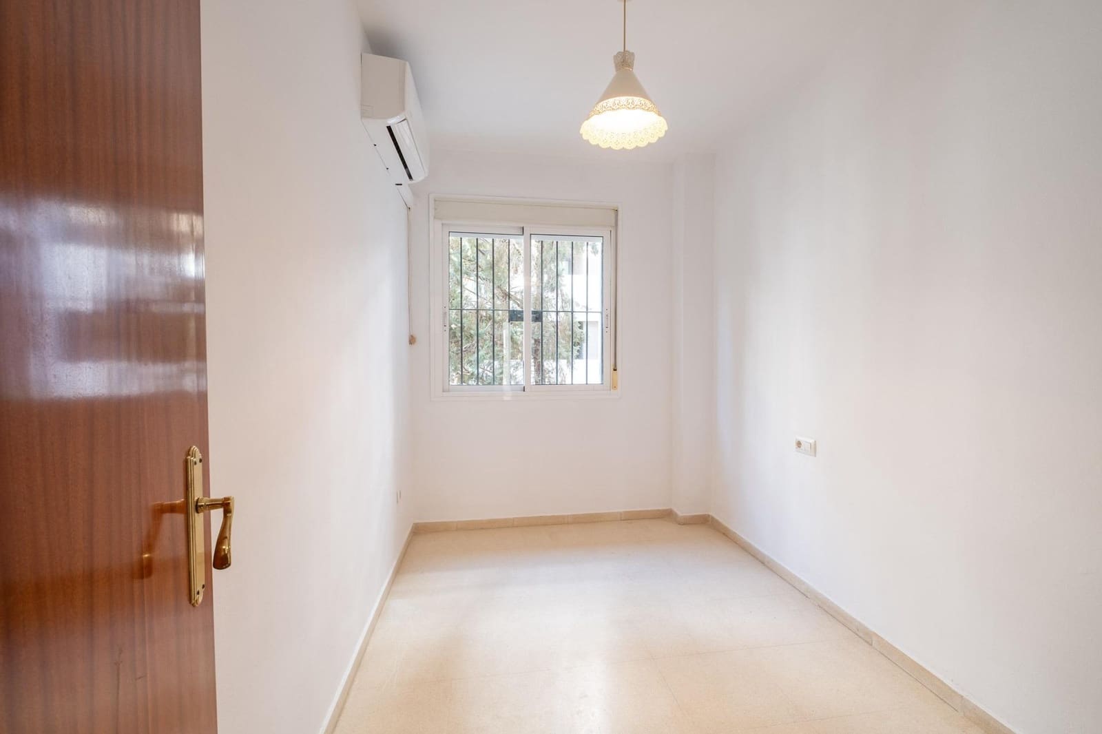 4 sypialnia Apartament na sprzedaż w Miasto Sewilla z basenem garażem - 343 000 € (Ref: 9788503)