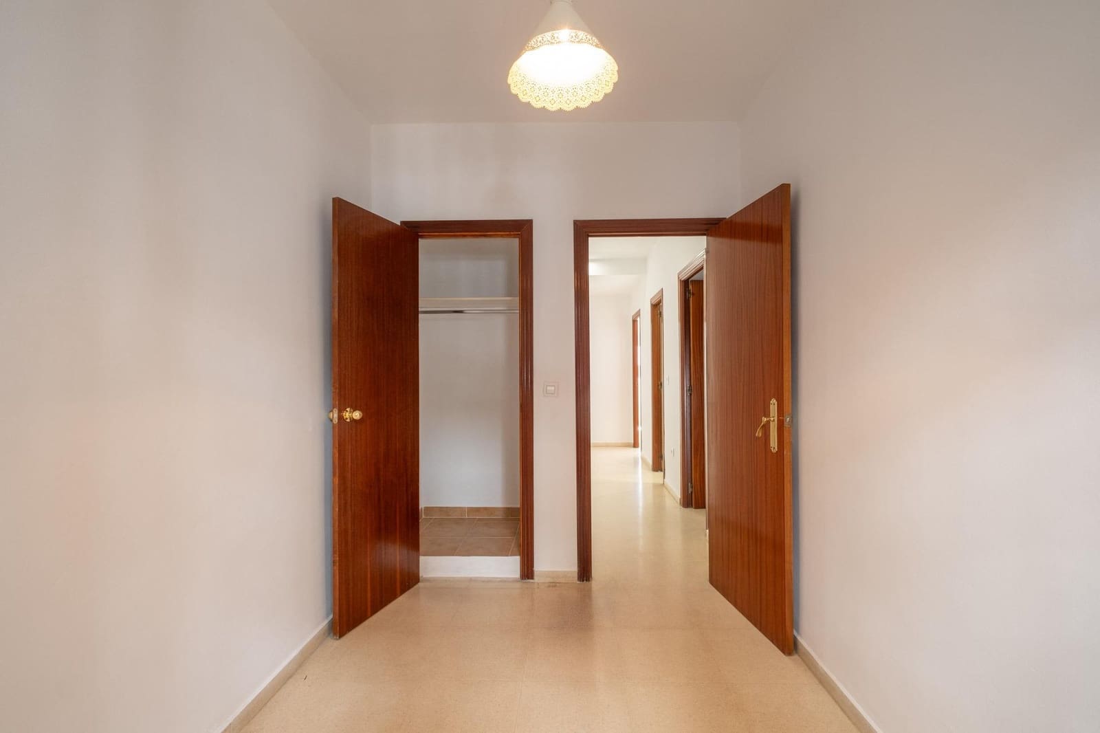 4 sypialnia Apartament na sprzedaż w Miasto Sewilla z basenem garażem - 343 000 € (Ref: 9788503)