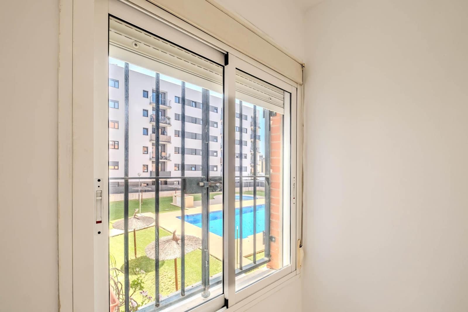 4 sypialnia Apartament na sprzedaż w Miasto Sewilla z basenem garażem - 343 000 € (Ref: 9788503)