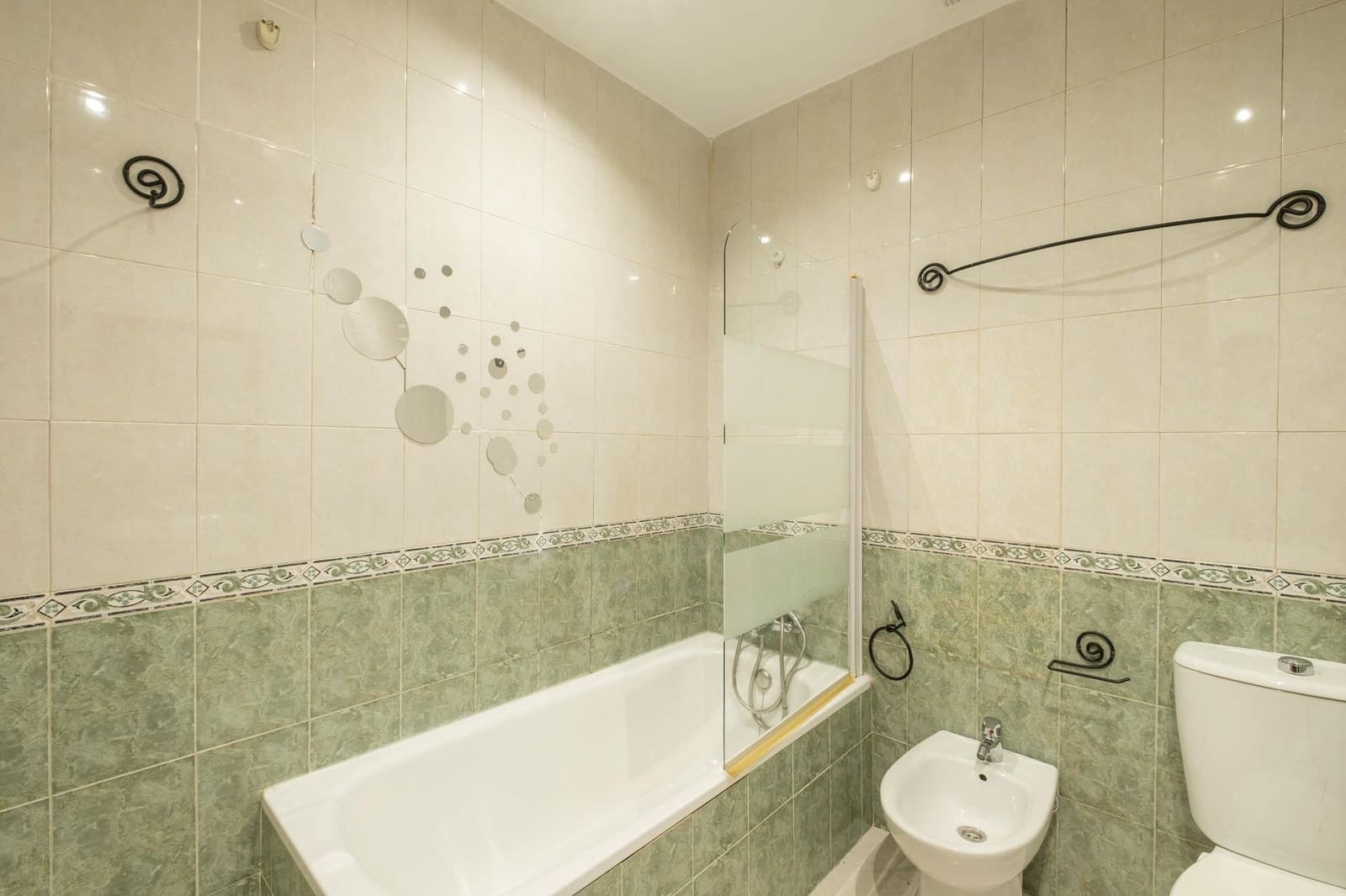 4 sypialnia Apartament na sprzedaż w Miasto Sewilla z basenem garażem - 343 000 € (Ref: 9788503)