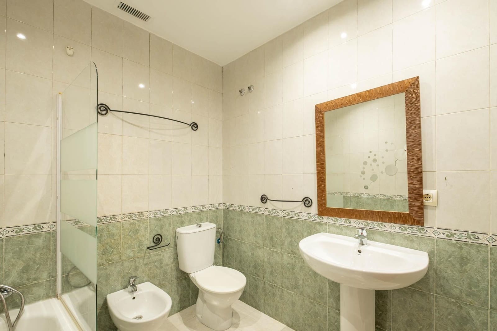 4 sypialnia Apartament na sprzedaż w Miasto Sewilla z basenem garażem - 343 000 € (Ref: 9788503)