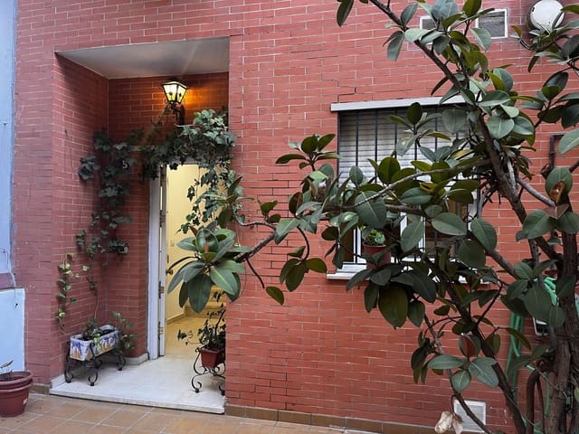 4 Zimmer Apartment zu verkaufen in Sevilla Stadt mit Pool Garage - 299.900 € (Ref: 9788503)