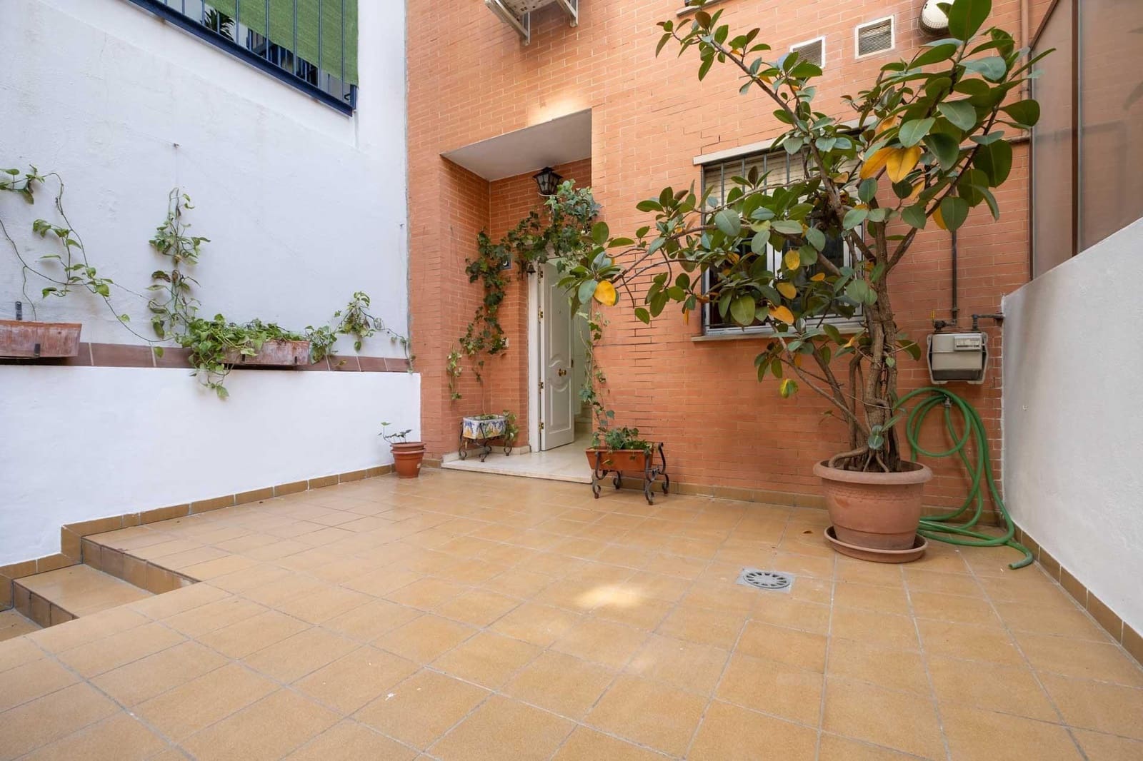 4 bedroom Apartment for sale in Seville city with pool garage - € 299,900 (Ref: 9788503)