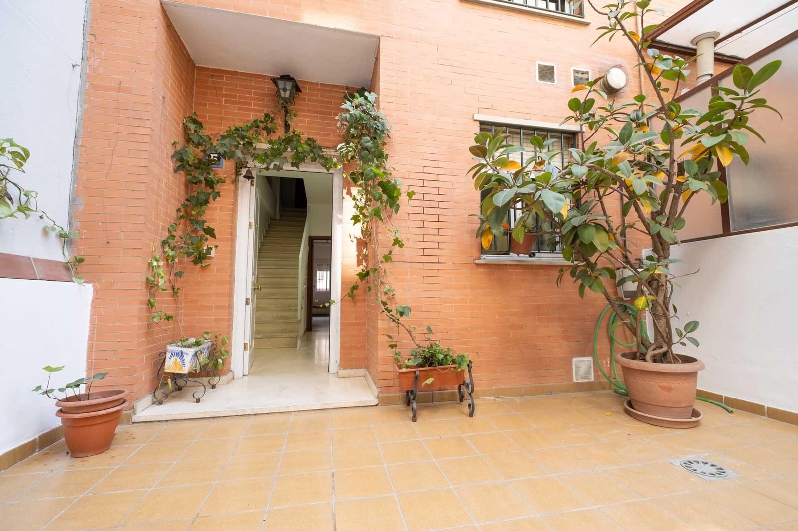 4 bedroom Apartment for sale in Seville city with pool garage - € 299,900 (Ref: 9788503)