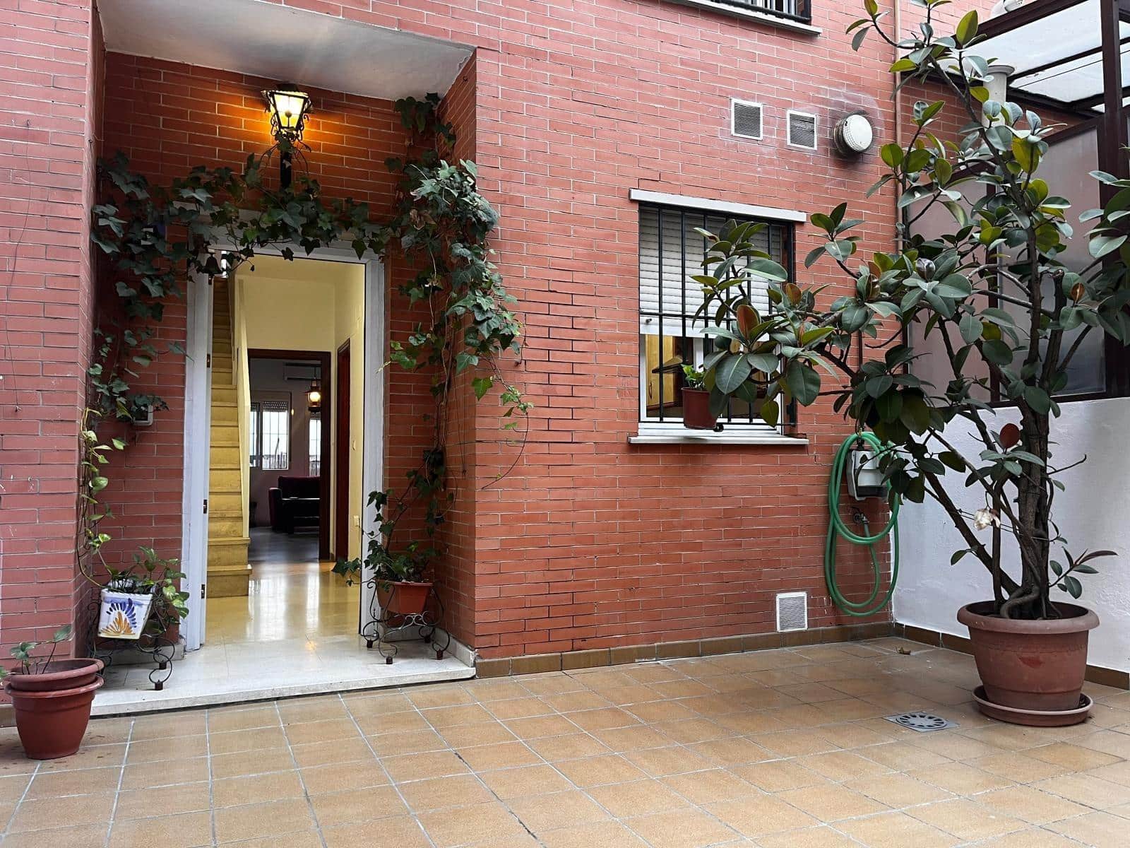 4 bedroom Apartment for sale in Seville city with pool garage - € 299,900 (Ref: 9788503)