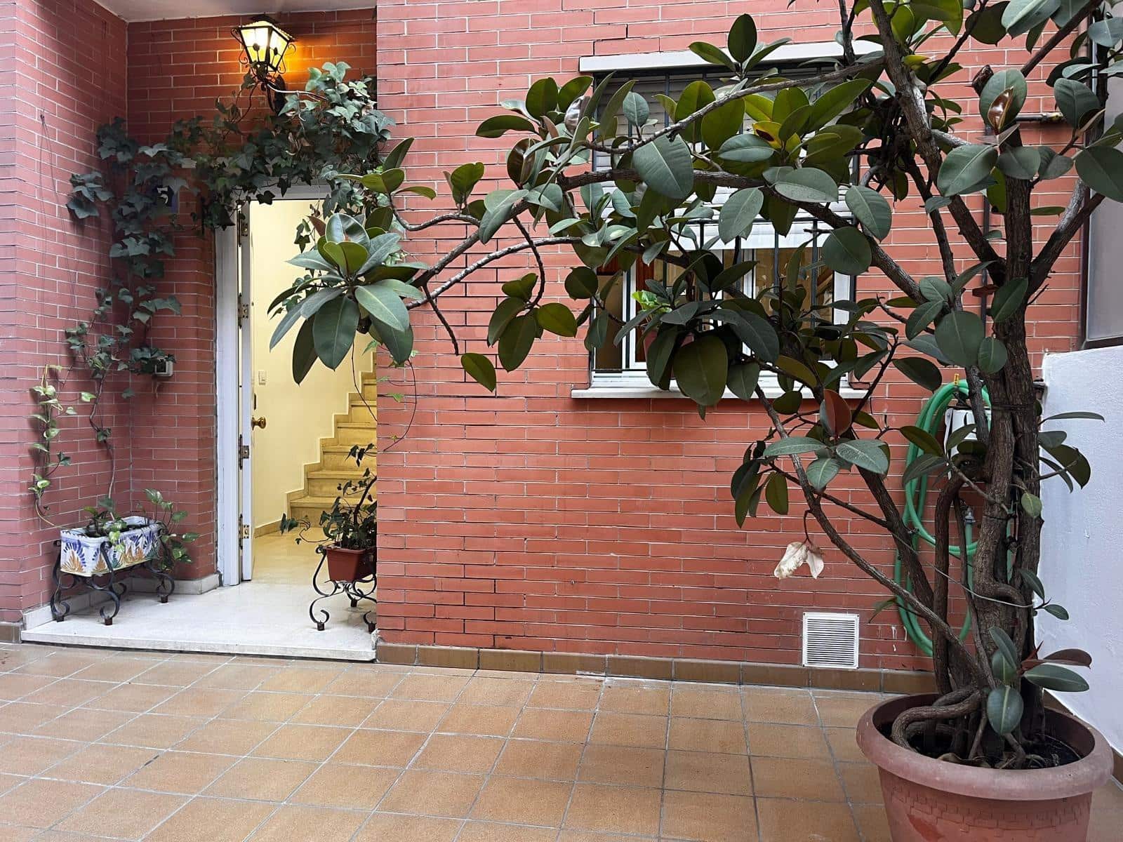 4 bedroom Apartment for sale in Seville city with pool garage - € 299,900 (Ref: 9788503)