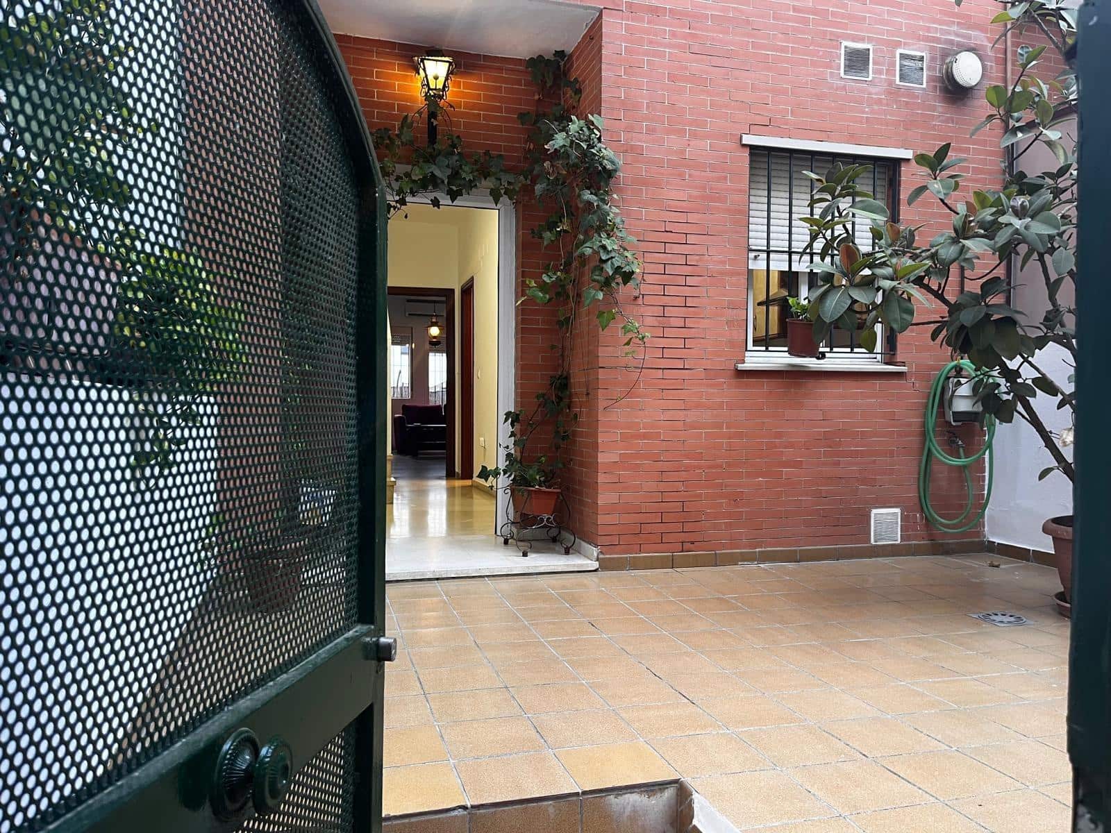 4 bedroom Apartment for sale in Seville city with pool garage - € 299,900 (Ref: 9788503)