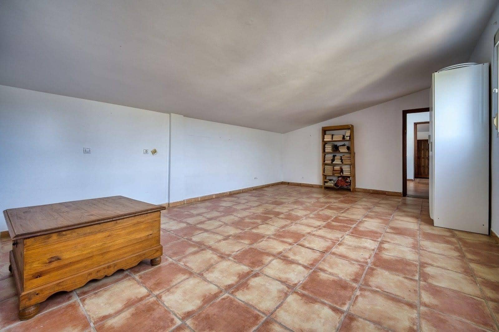 5 sovrum Villa till salu i Espartinas med garage - 380 000 € (Ref: 9804404)