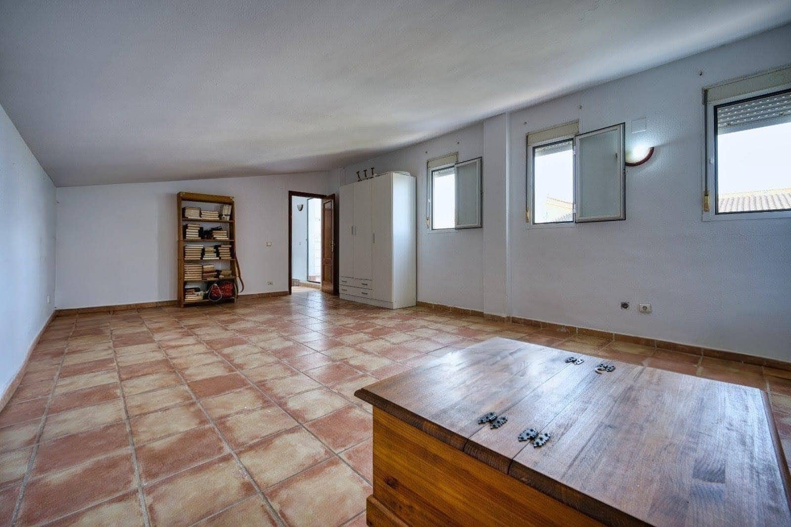 5 sovrum Villa till salu i Espartinas med garage - 380 000 € (Ref: 9804404)