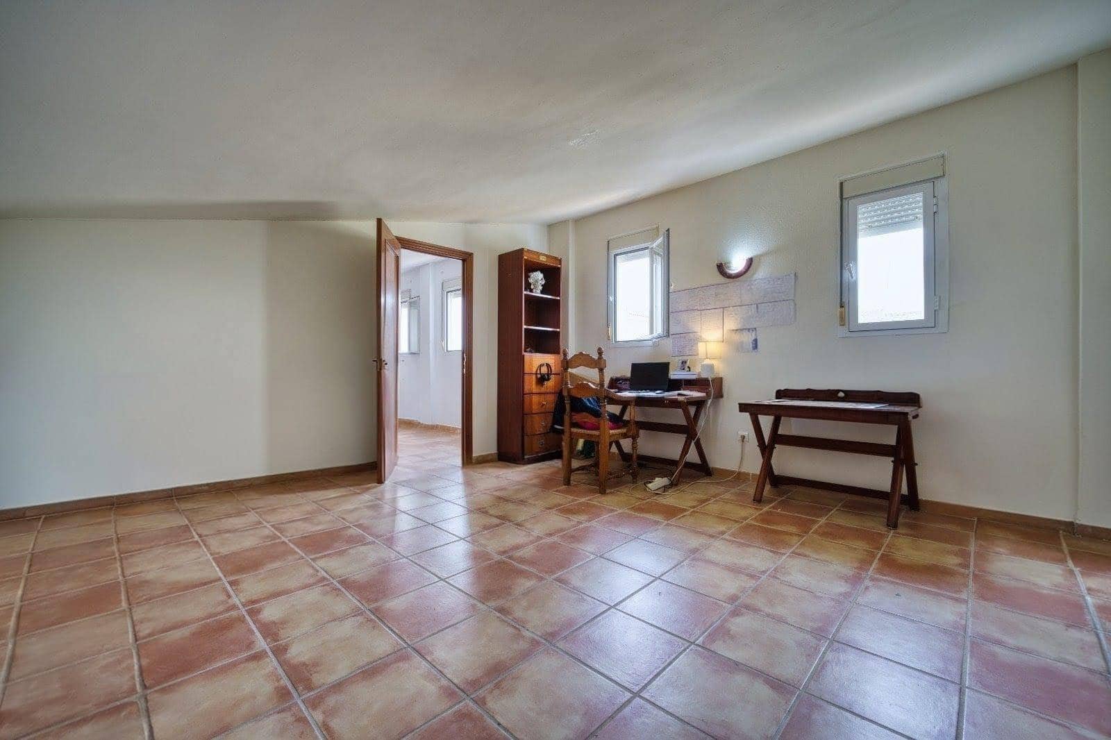 5 sovrum Villa till salu i Espartinas med garage - 380 000 € (Ref: 9804404)