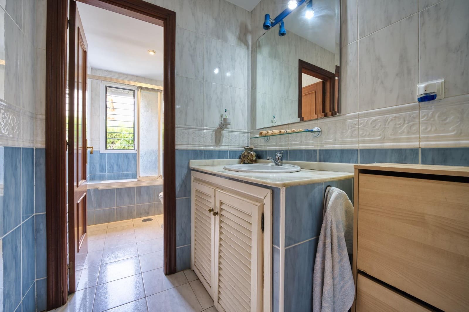 5 sovrum Villa till salu i Espartinas med garage - 380 000 € (Ref: 9804404)