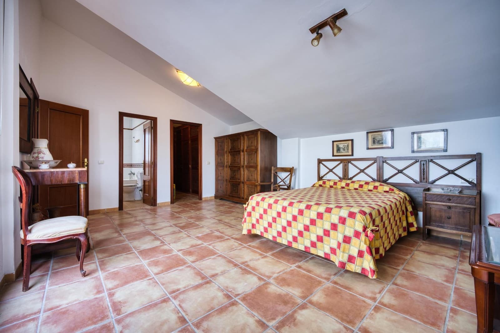 5 sovrum Villa till salu i Espartinas med garage - 380 000 € (Ref: 9804404)