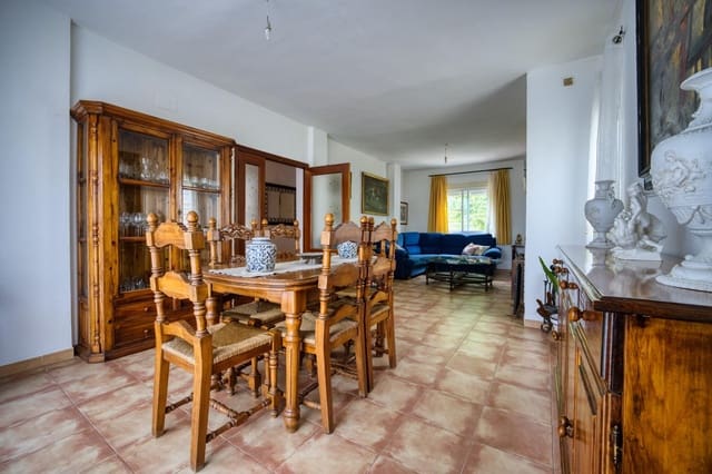 5 sovrum Villa till salu i Espartinas med garage - 380 000 € (Ref: 9804404)