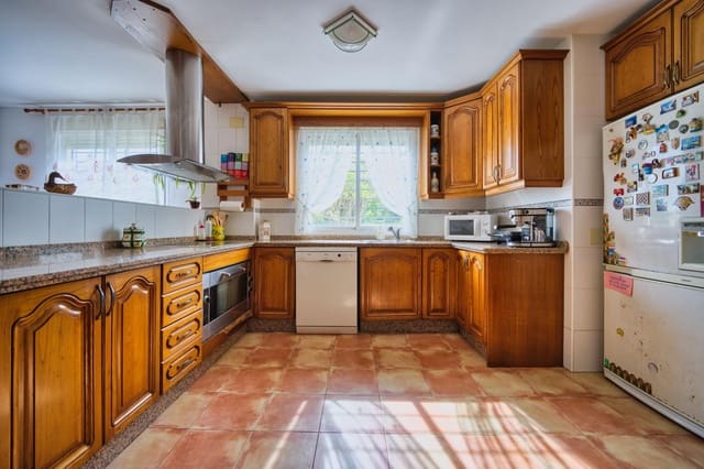 5 sovrum Villa till salu i Espartinas med garage - 380 000 € (Ref: 9804404)