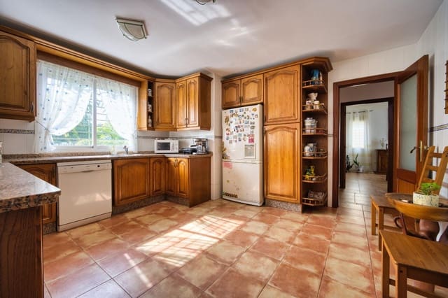 5 sovrum Villa till salu i Espartinas med garage - 380 000 € (Ref: 9804404)