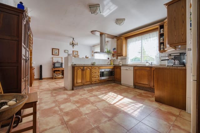5 slaapkamer Villa te koop in Espartinas met garage - € 350.000 (Ref: 9804404)