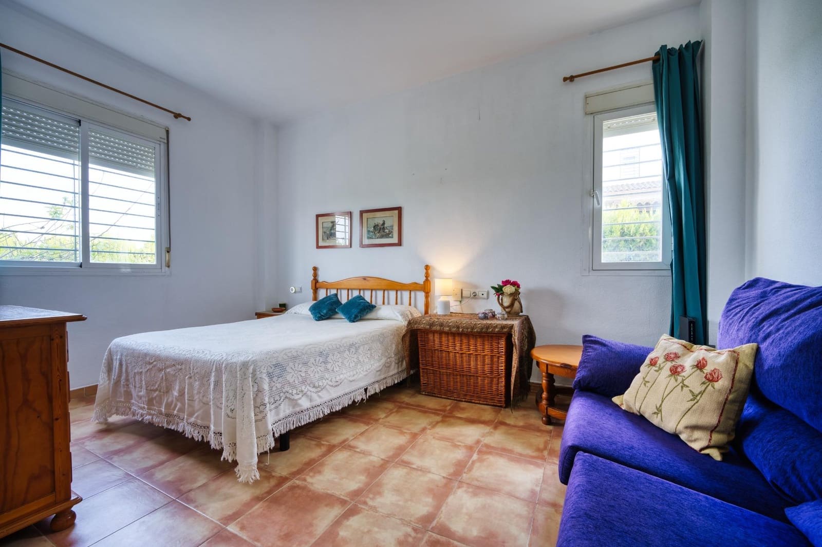 5 bedroom Villa for sale in Espartinas with garage - € 350,000 (Ref: 9804404)