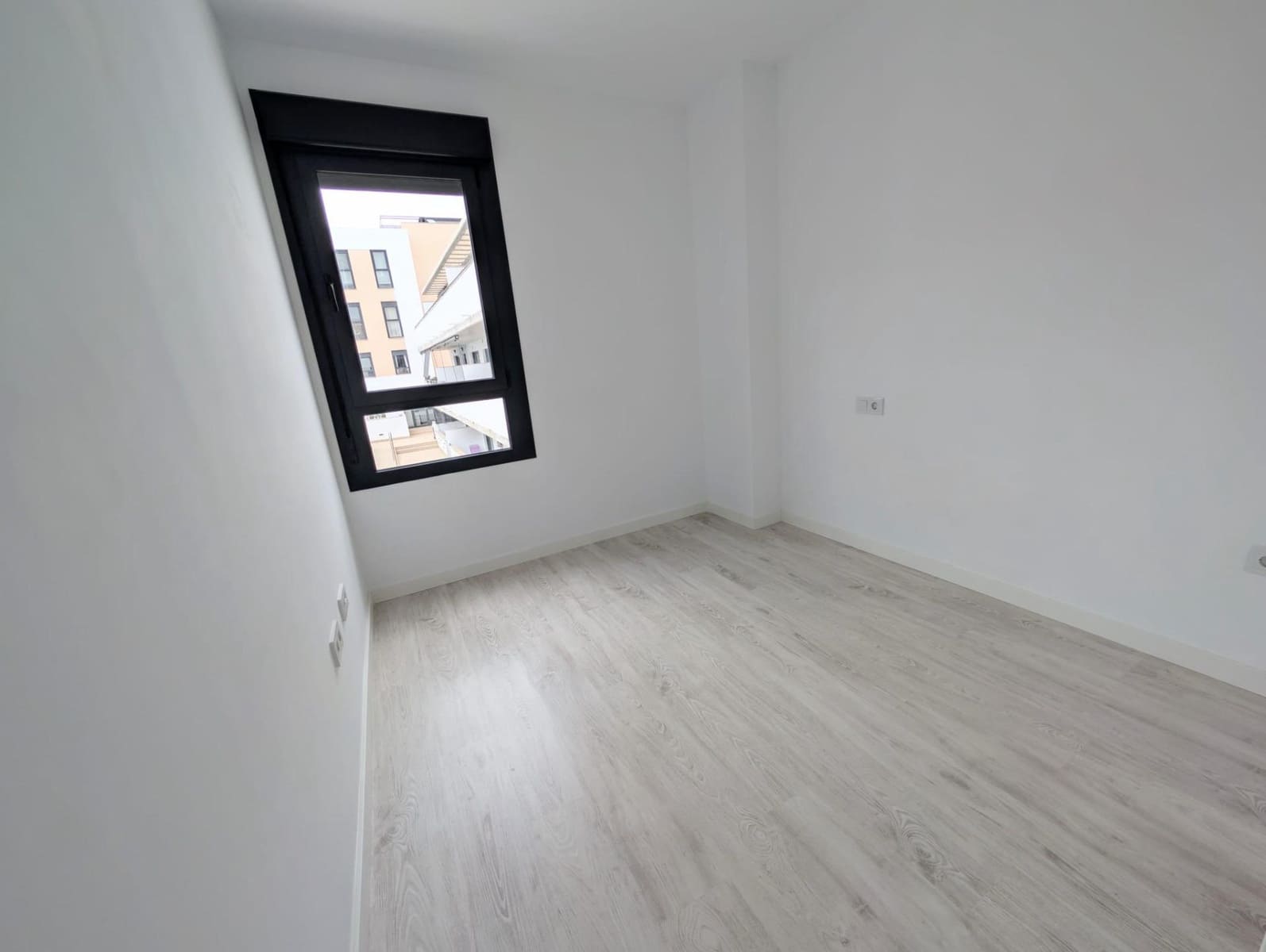 3 camera da letto Appartamento da affittare in Camas con piscina garage - 1.100 € (Rif: 9808078)