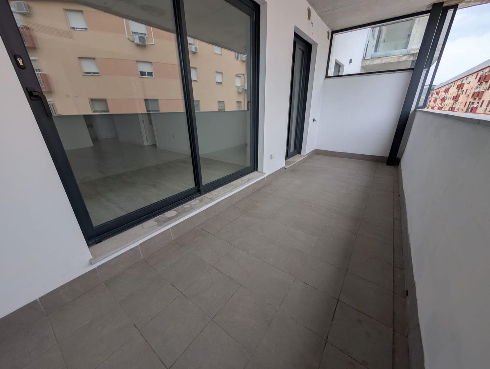 3 camera da letto Appartamento da affittare in Camas con piscina garage - 1.100 € (Rif: 9808078)