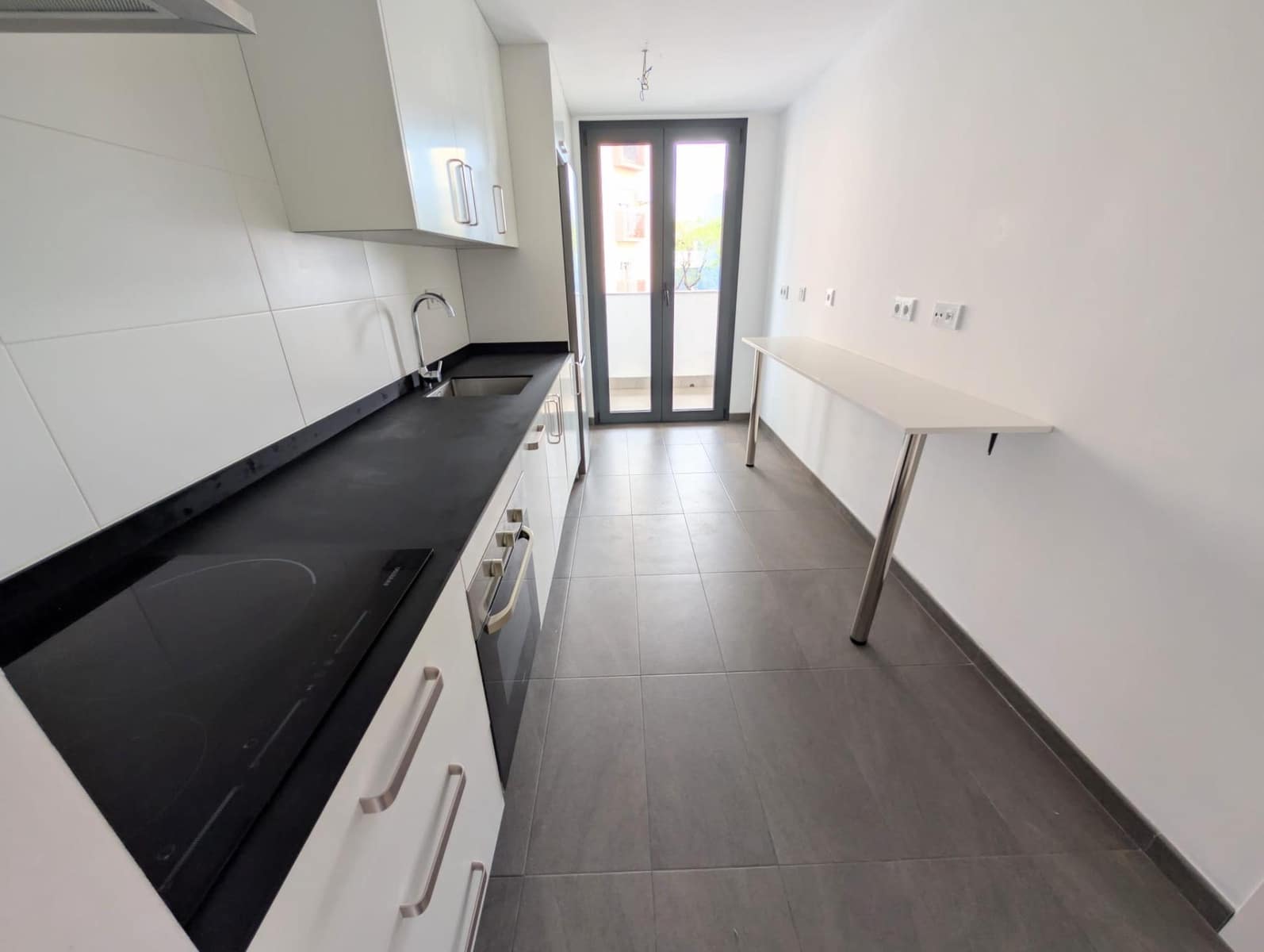 3 bedroom Flat for rent in Camas with pool garage - € 1,000 (Ref: 9808078)