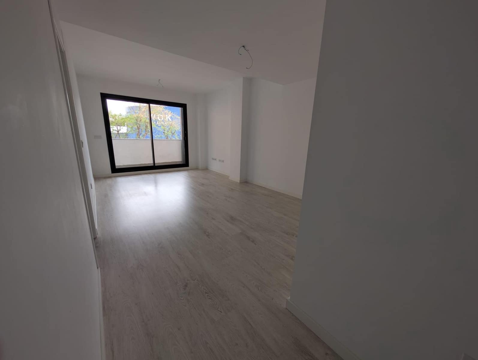 3 bedroom Flat for rent in Camas with pool garage - € 1,000 (Ref: 9808078)