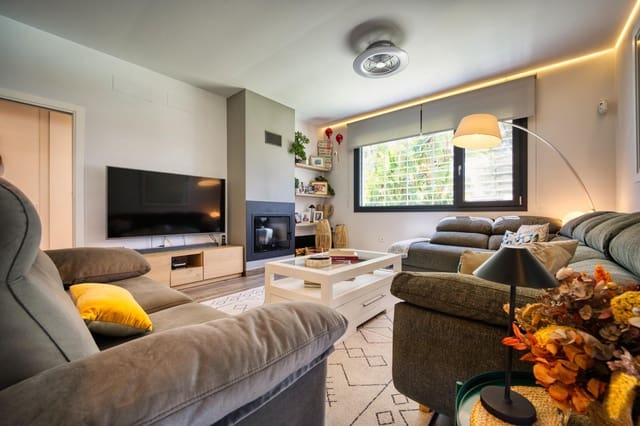 3 makuuhuone Huvila myytävänä paikassa Carmona mukana uima-altaan - 520 000 € (Ref: 9812242)