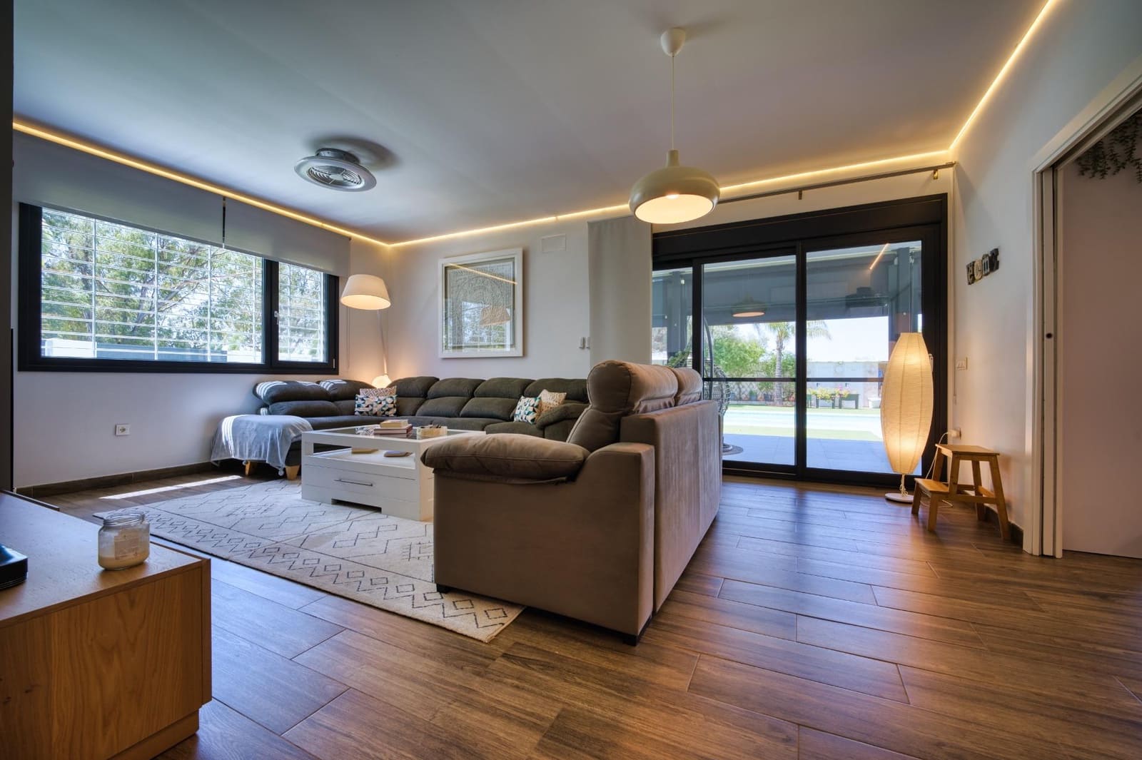 3 bedroom Villa for sale in Carmona with pool - € 520,000 (Ref: 9812242)