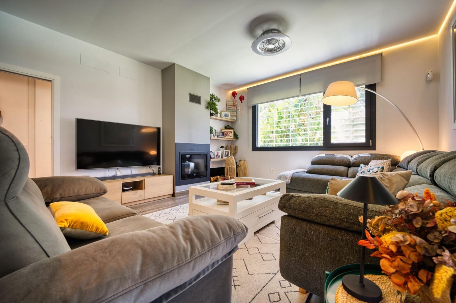 3 bedroom Villa for sale in Carmona with pool - € 520,000 (Ref: 9812242)