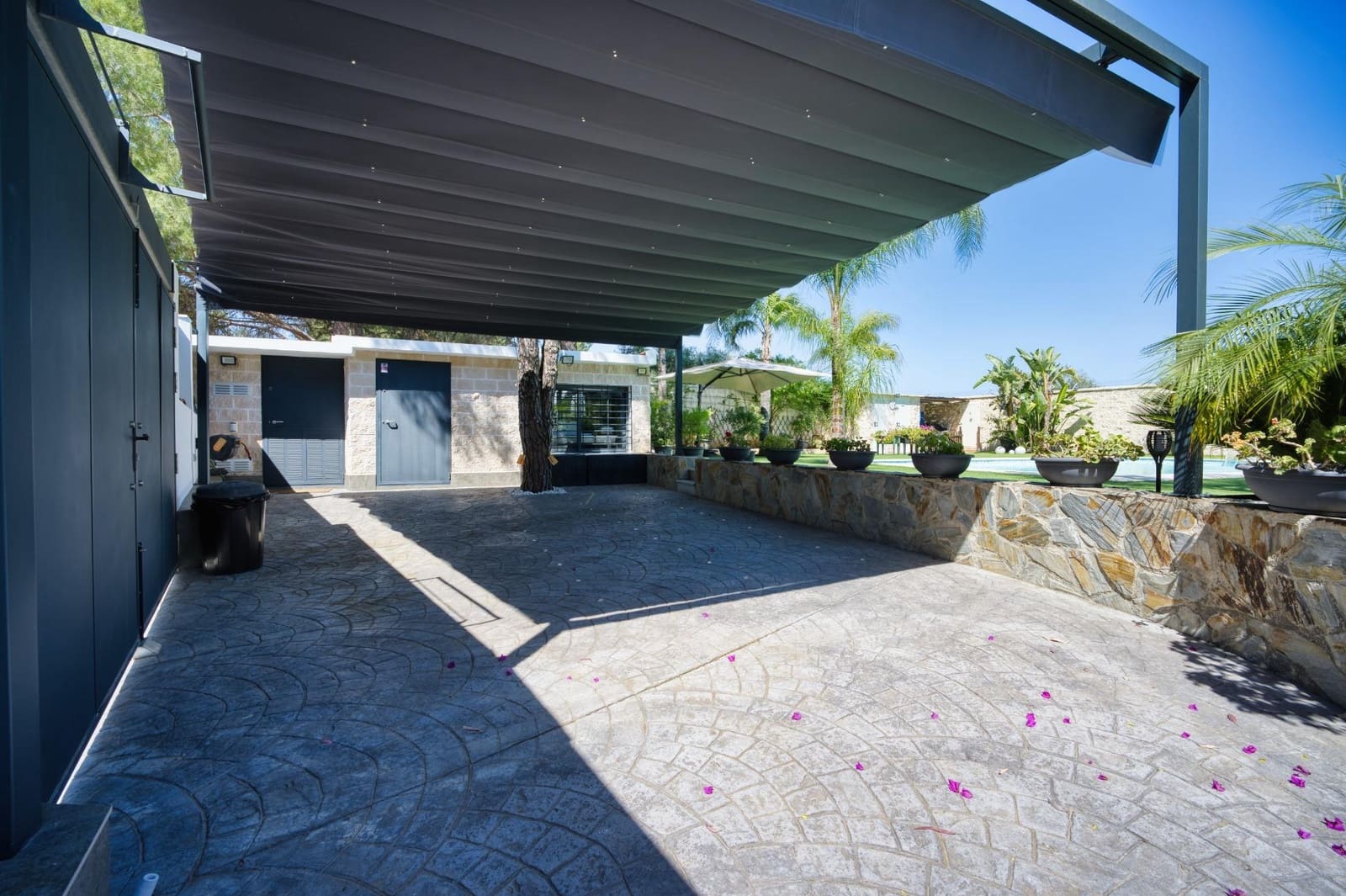 3 bedroom Villa for sale in Carmona with pool - € 520,000 (Ref: 9812242)