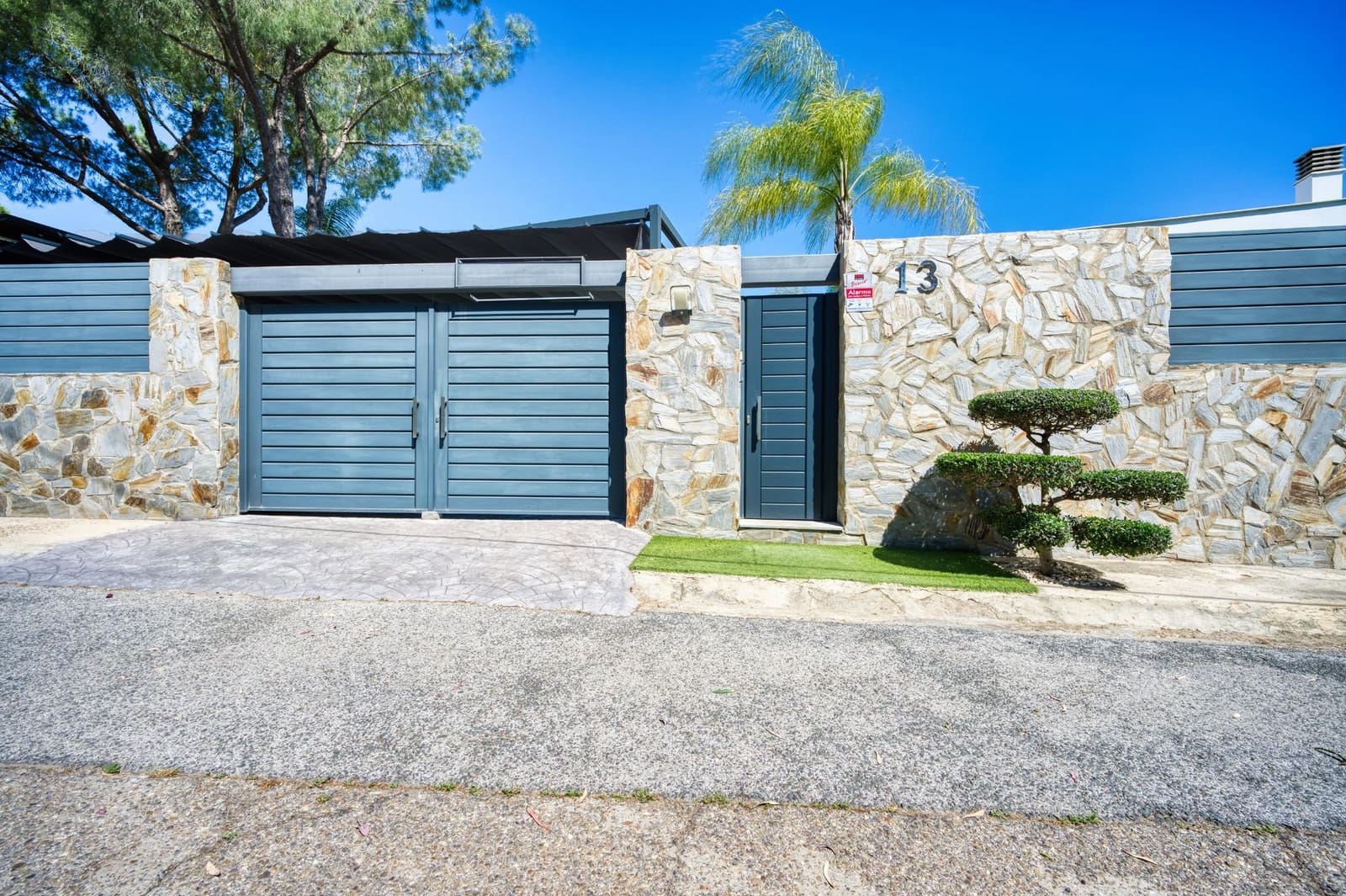 3 bedroom Villa for sale in Carmona with pool - € 520,000 (Ref: 9812242)