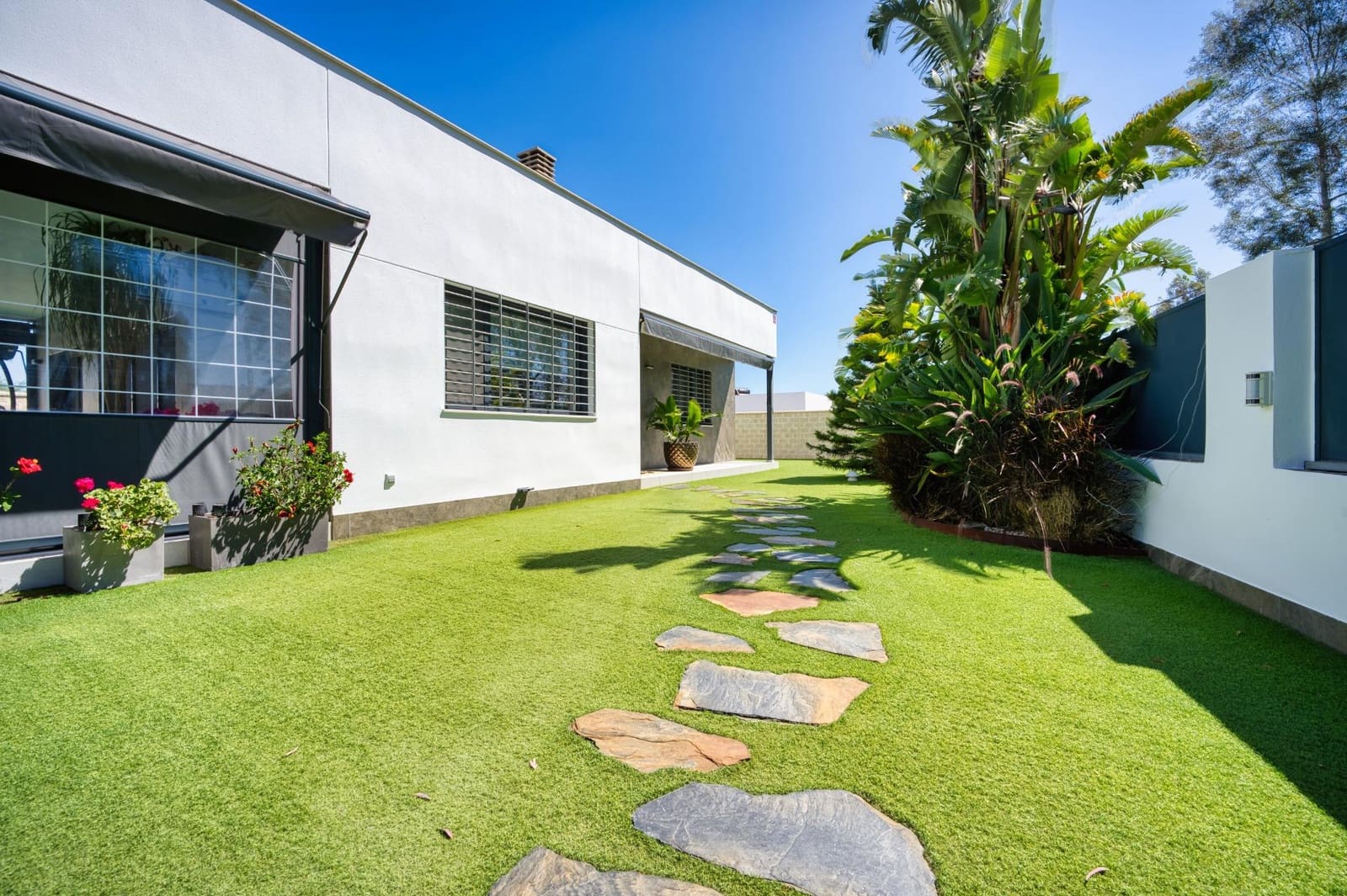 3 bedroom Villa for sale in Carmona with pool - € 520,000 (Ref: 9812242)