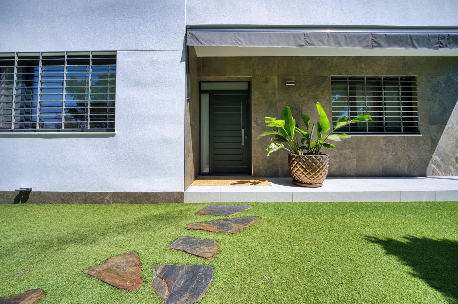 3 bedroom Villa for sale in Carmona with pool - € 520,000 (Ref: 9812242)