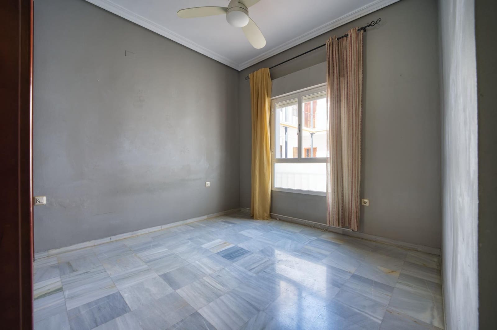 2 bedroom Flat for sale in Seville city with garage - € 380,000 (Ref: 9829274)