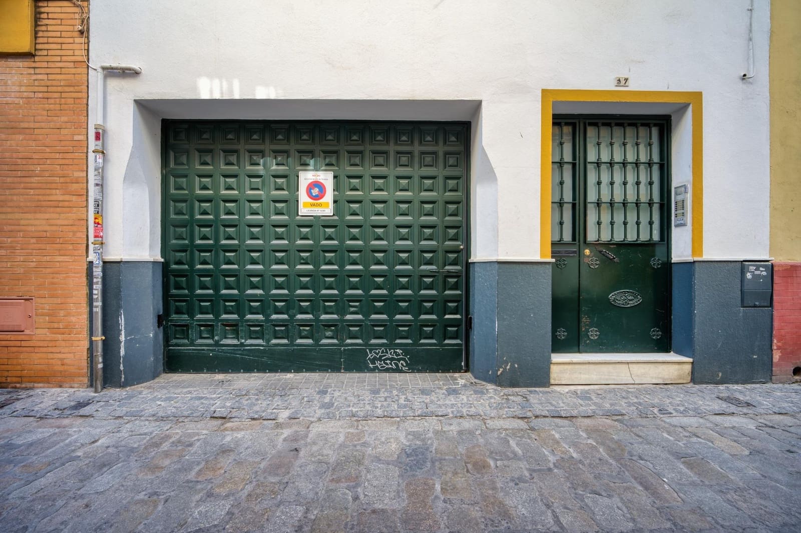 2 bedroom Flat for sale in Seville city with garage - € 380,000 (Ref: 9829274)